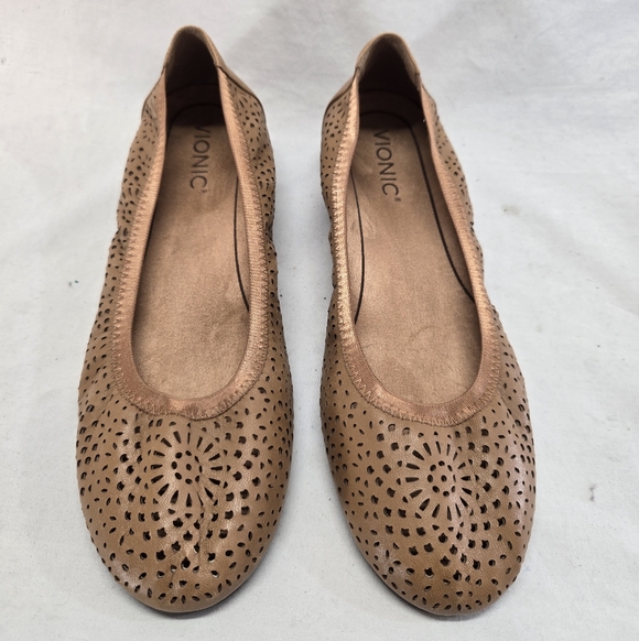 Vionic Women's Size 9 Brown Robyn Perforated Leather Ballet Flats Shoes - Picture 3 of 5